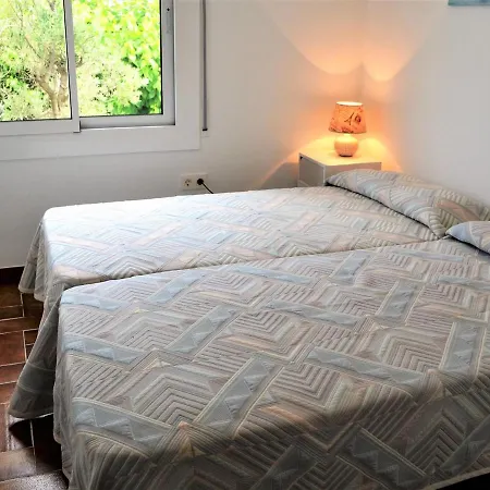 Espacioso En Cerca De La Playa Con Terraza Y Acepta Mascotas - Es-170-39