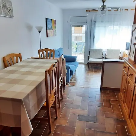 Espacioso En Cerca De La Playa Con Terraza Y Acepta Mascotas - Es-170-39