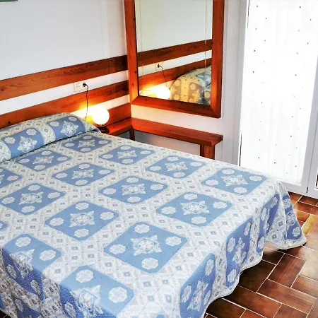 Espacioso En Cerca De La Playa Con Terraza Y Acepta Mascotas - Es-170-39